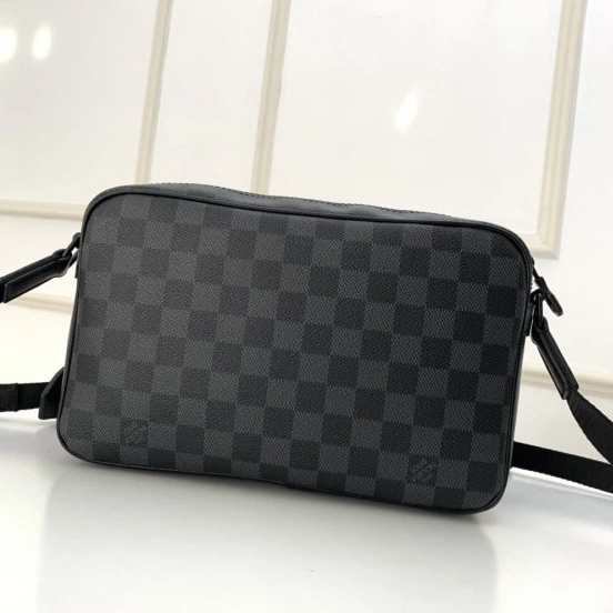 LOUIS MESSENGER UTILITY VUITTON BAG 0813